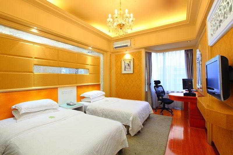 Bluesky Hotel Guangzhou Bagian luar foto