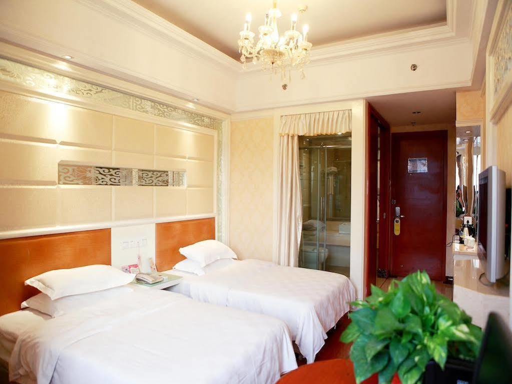 Bluesky Hotel Guangzhou Bagian luar foto