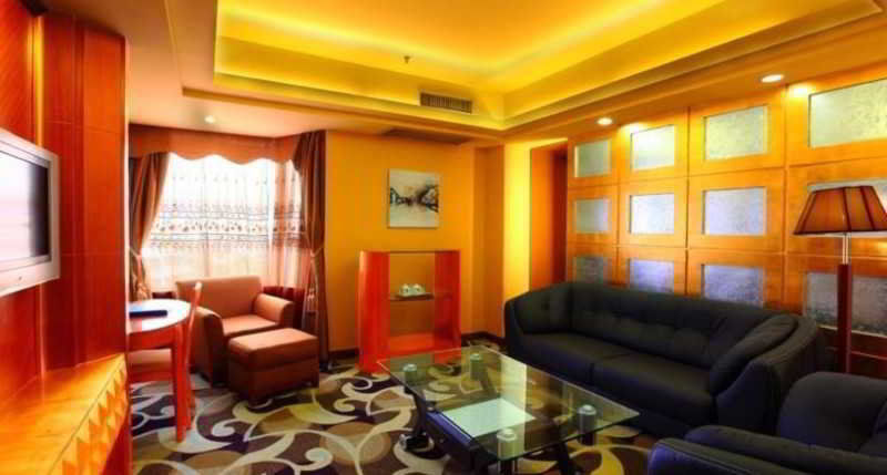 Bluesky Hotel Guangzhou Bagian luar foto