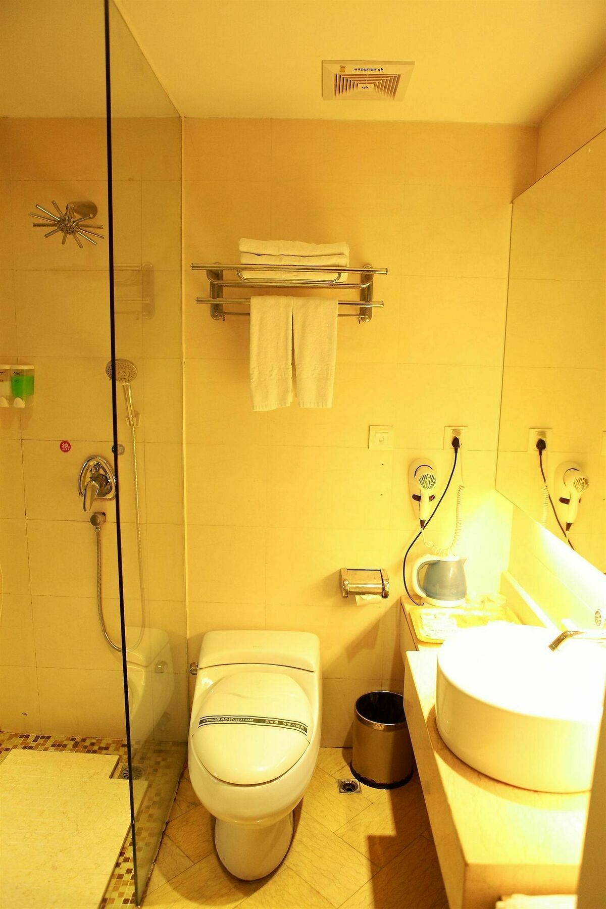 Bluesky Hotel Guangzhou Bagian luar foto