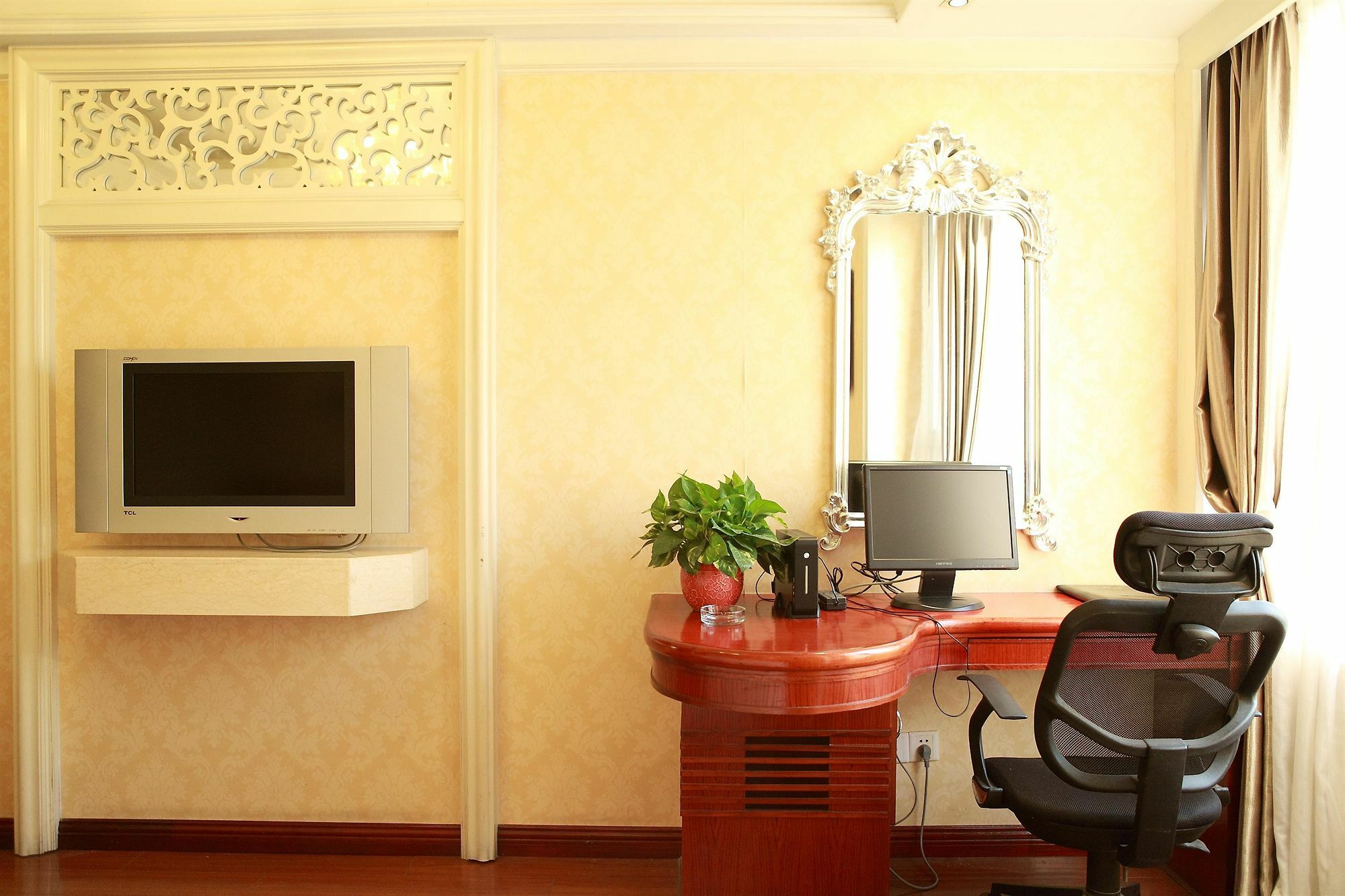 Bluesky Hotel Guangzhou Bagian luar foto