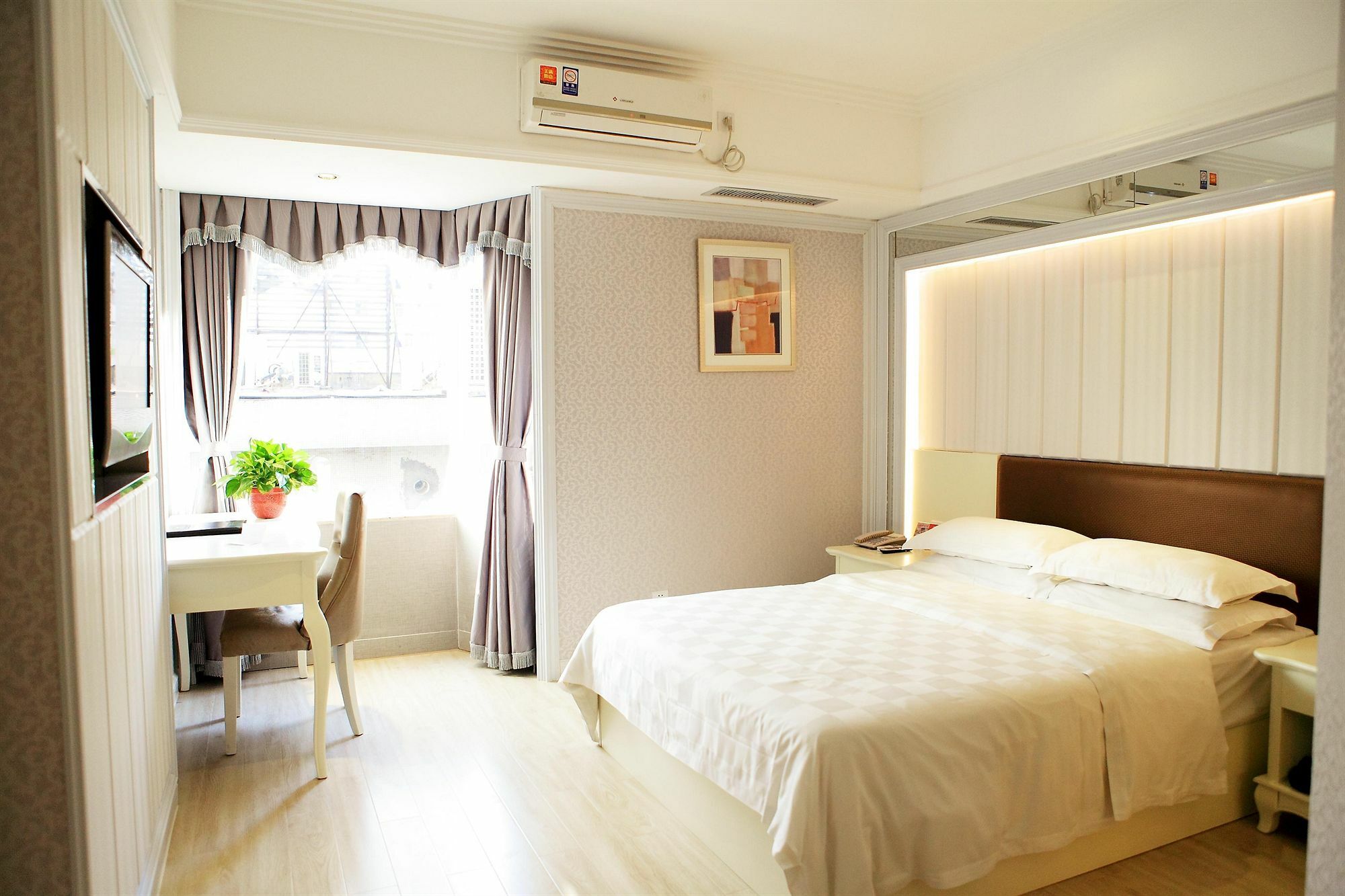 Bluesky Hotel Guangzhou Bagian luar foto