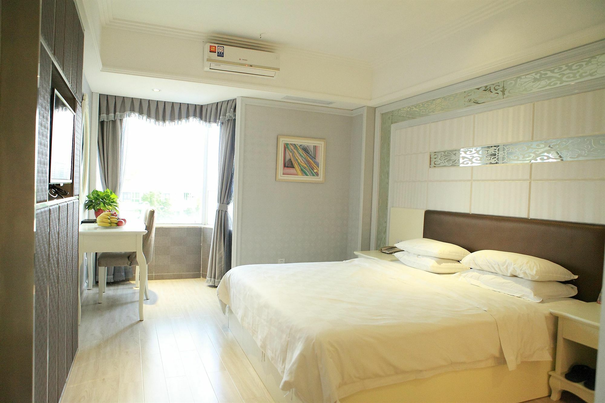 Bluesky Hotel Guangzhou Bagian luar foto