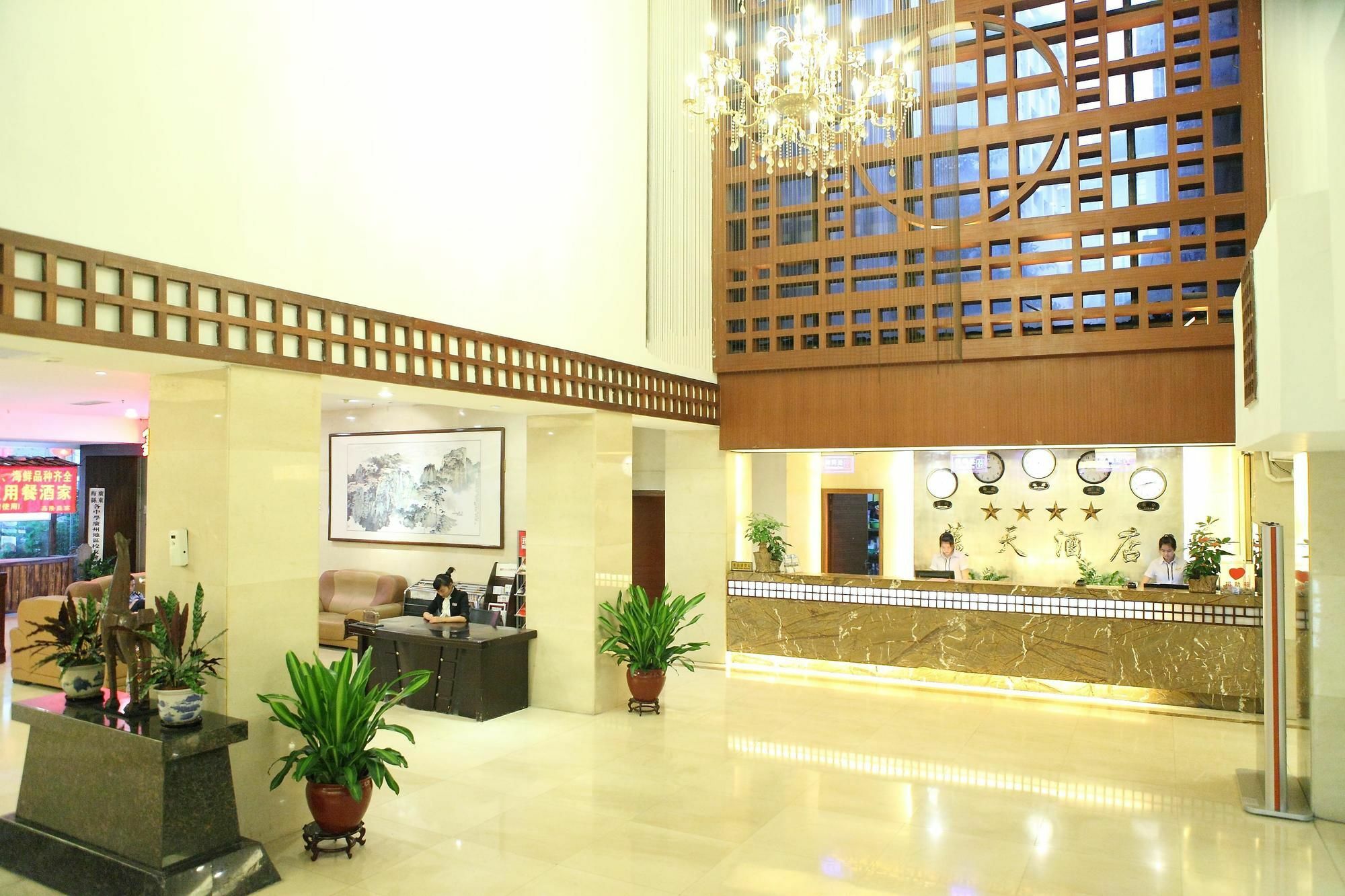 Bluesky Hotel Guangzhou Bagian luar foto